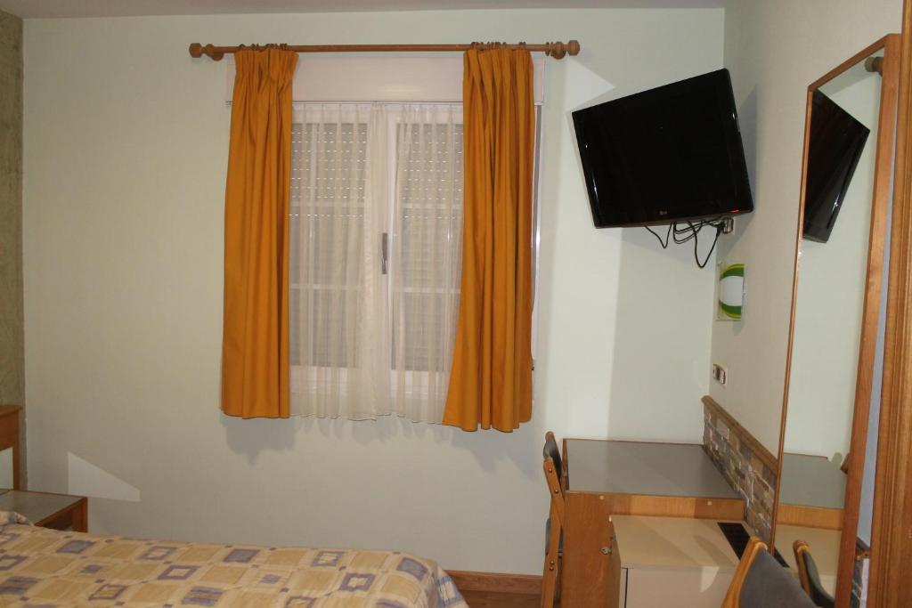 Hostal Burbia, Villafranca del Bierzo — photo 3