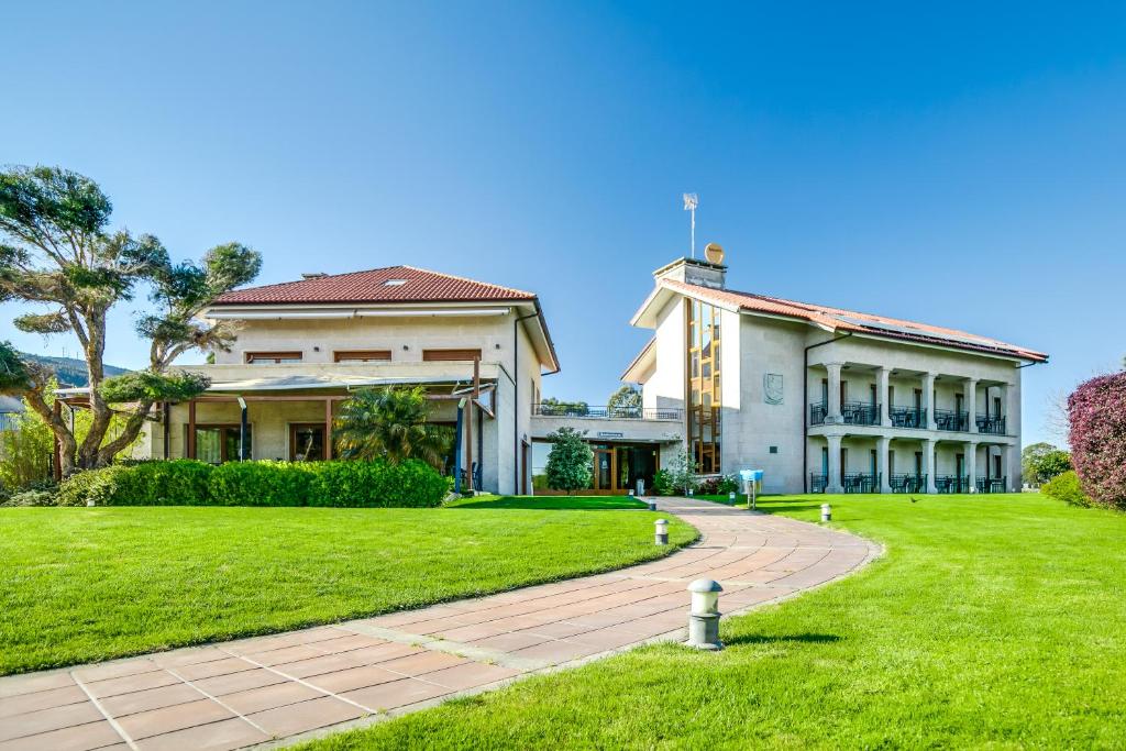 Hotel Campaniola, Cabaleiro