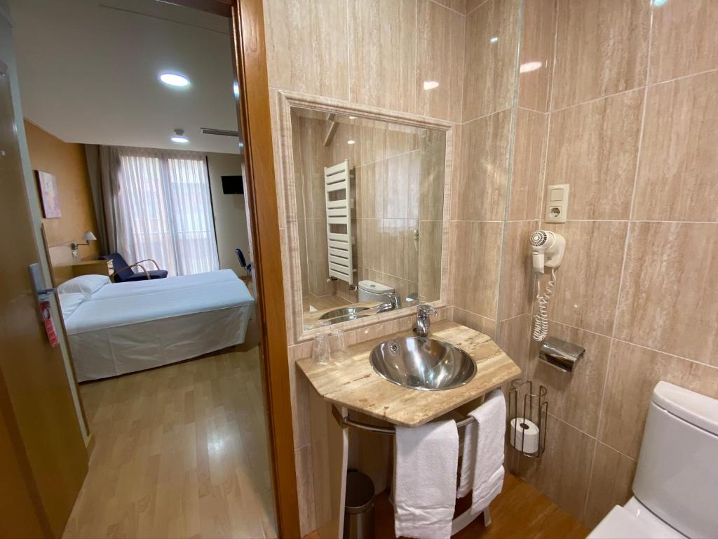 Hotel Confort Oviedo, Oviedo — photo 3
