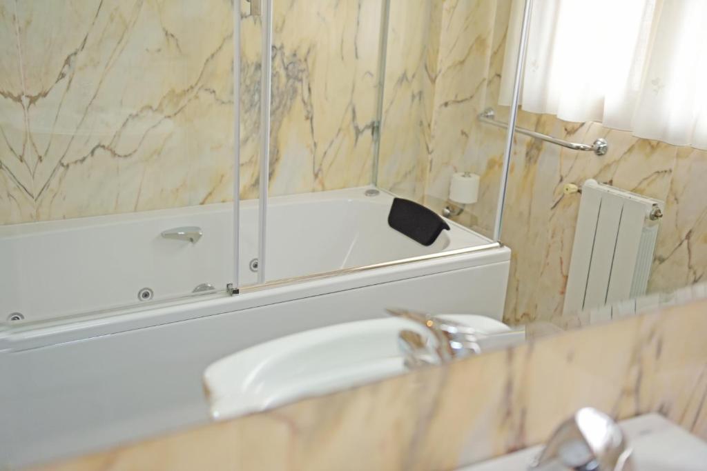 Hotel La Vijanera, Galizano — photo 3