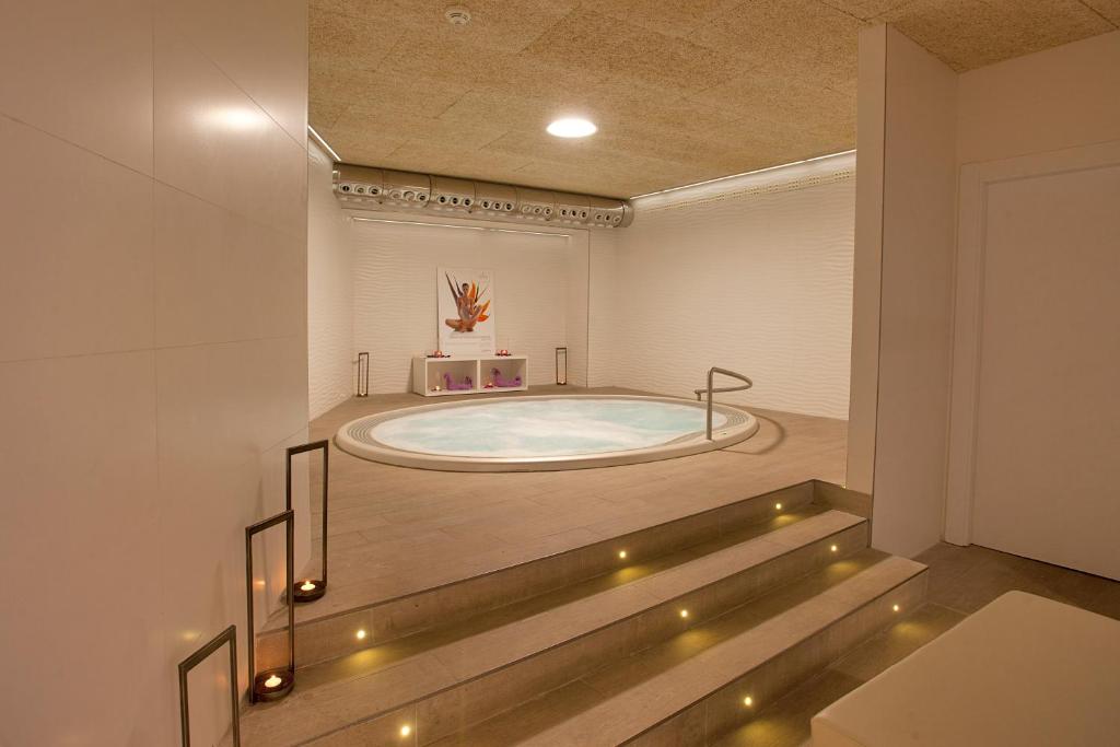 Hotel Pompaelo Plaza Del Ayuntamiento & Spa, Pamplona — photo 3