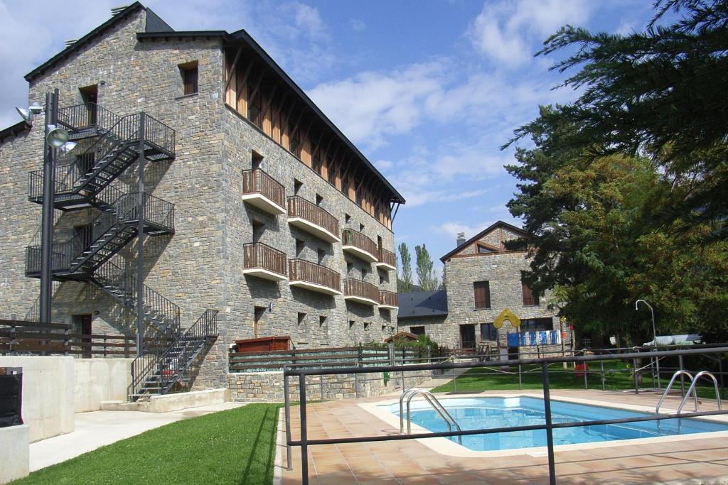 Roca Nevada Resort, Villanúa