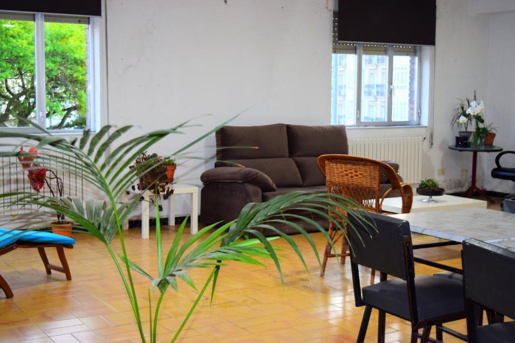 Albergue Mirás, Sigüeiro