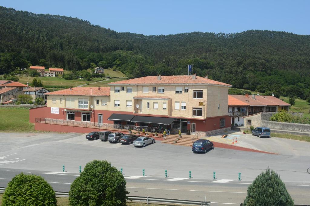 Hostal Baviera, Pesués