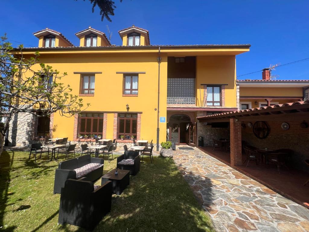Hotel Gavitu, Celorio