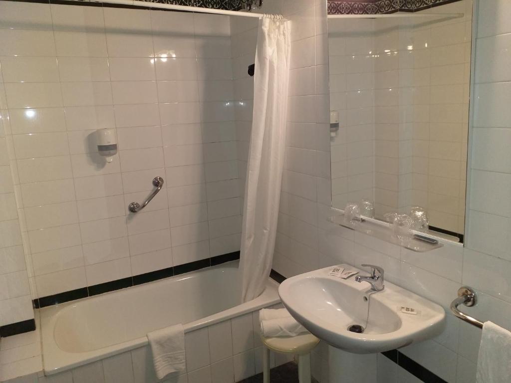 Hotel Anfiteatro Romano, Santiponce — photo 2