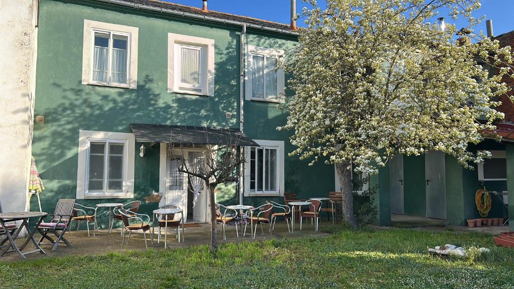 Albergue La Casa Verde, San Martin del Camino