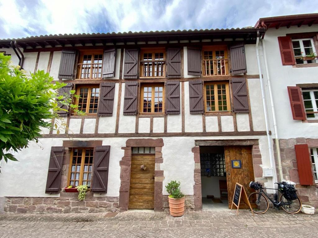 Gite De La Porte Saint Jacques: A Hostel For Pilgrims, Saint Jean Pied De Port