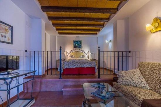 Hostal Milán I, San Clemente — photo 3