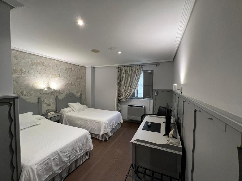 Hotel Comillas, Comillas — photo 2