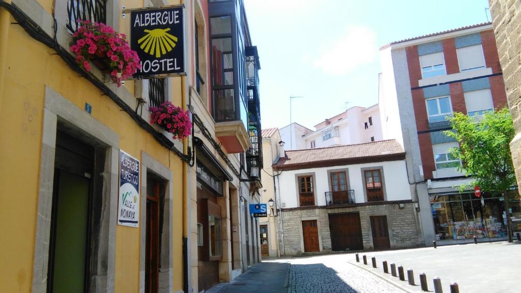 Albergue Valle del Nonaya, Salas