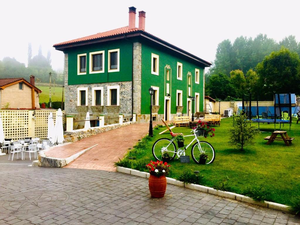 Villa Palatina Hostel, Paladín