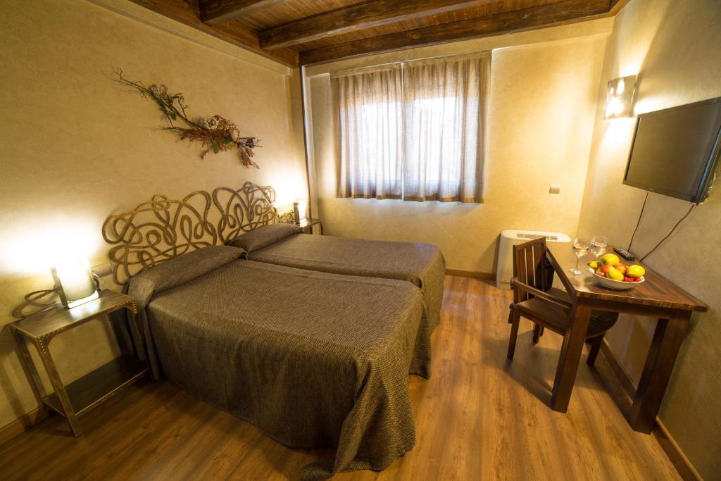 Albergue La Casa del Peregrino, El Acebo de San Miguel — photo 2