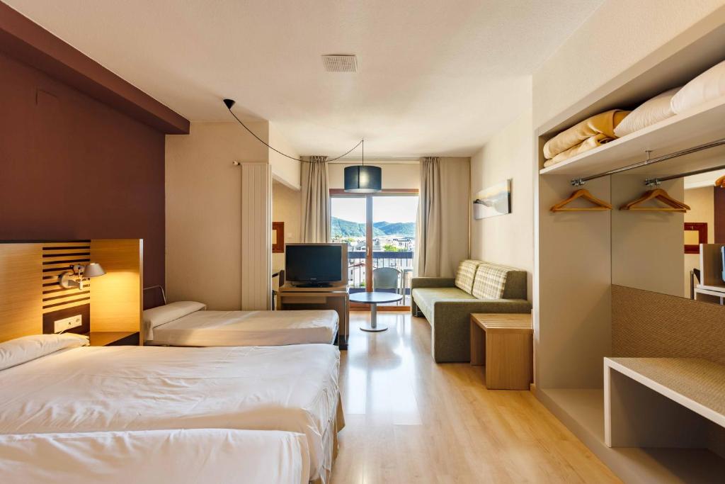 Hotel Oroel, Jaca — photo 2