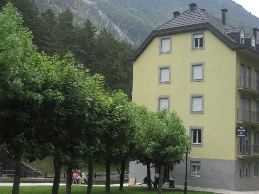 Albergue Río Aragón, Estación de Canfranc